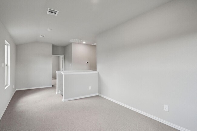 Building Photo - 2116 Gustavus Dr