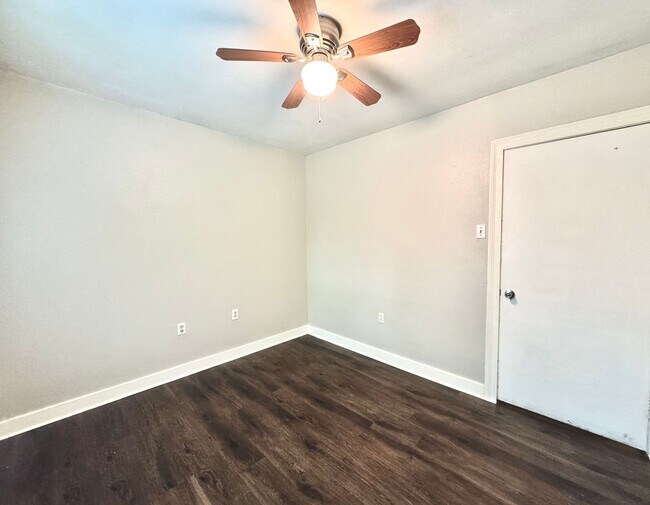Building Photo - 2428 Orpine Ave