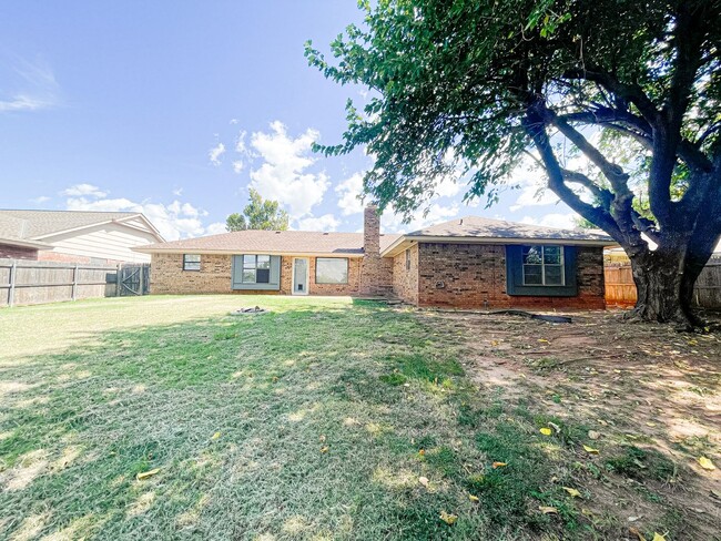 Building Photo - 3 Bed 2 Bath in OKC!