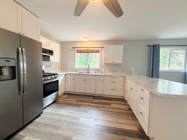 Building Photo - Serene 1-Bedroom Home with Privacy & Nature Views