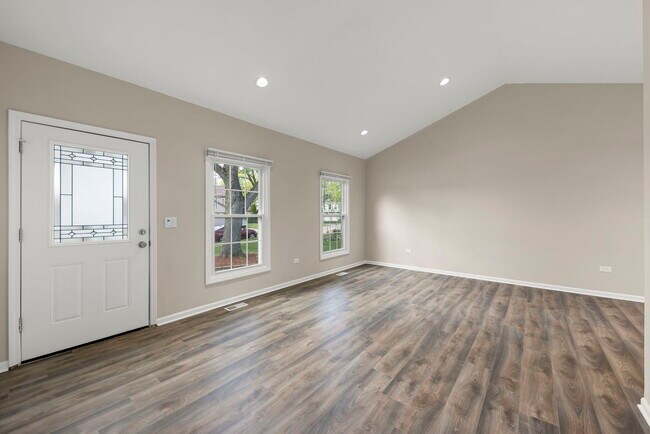 Building Photo - 1057 Bothwell Cir