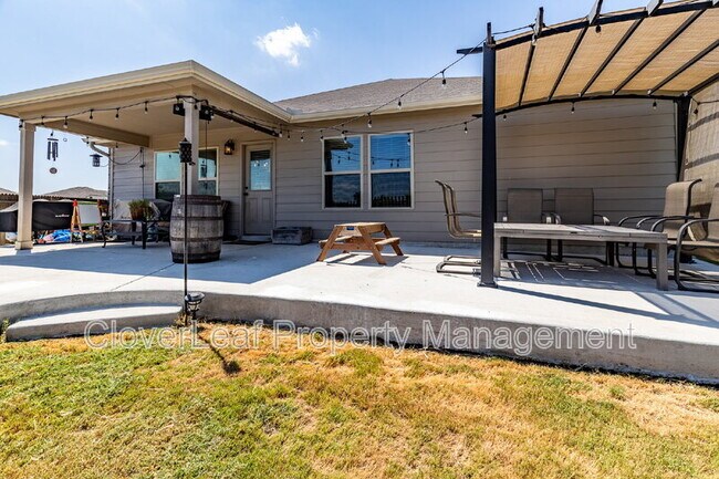 Building Photo - 804 Shrike Ln