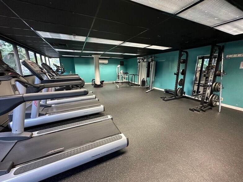 shared gym - 3 Embarcadero W
