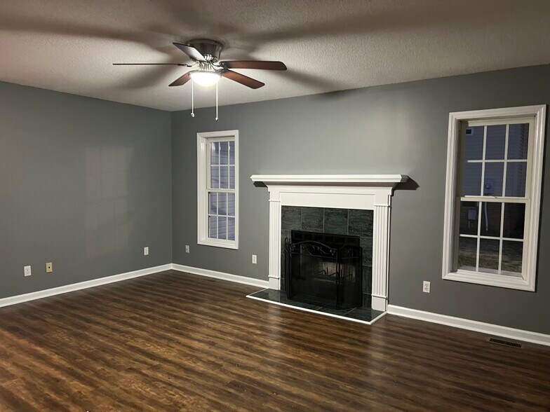 Building Photo - 411 Black Ave