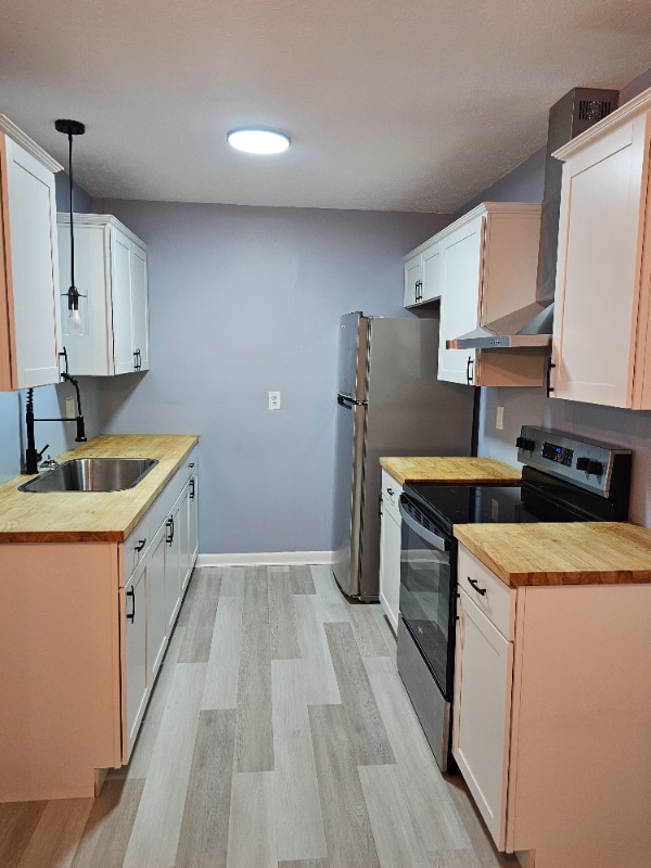 Building Photo - 719 Hedgelawn Way