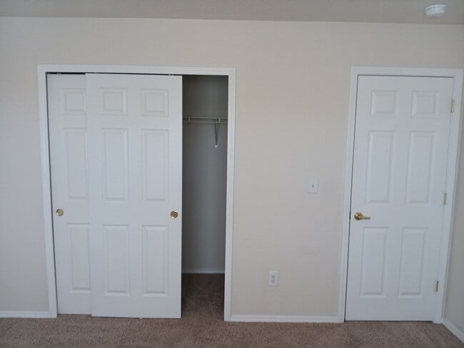 Building Photo - 3 Bedroom, 2.5 Bathroom Home! Schedule a Showing Today!