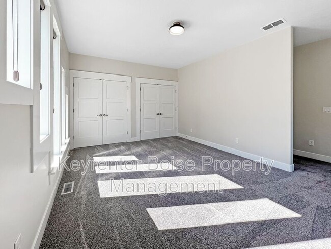 Building Photo - 849 E Joplin Ln