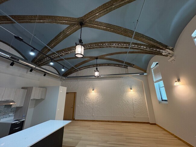 Building Photo - 4601 S Ellis Ave