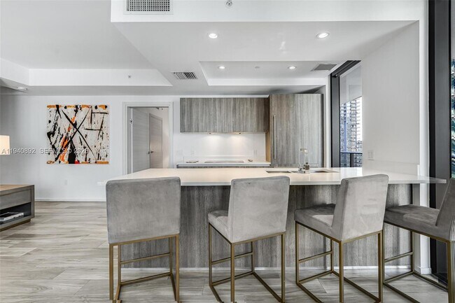 Building Photo - 801 S Miami Ave