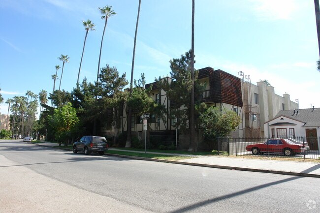 Building Photo - Barclay Square Apartment