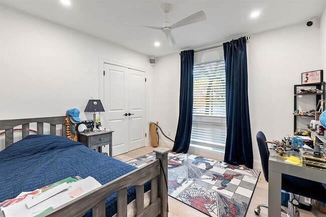 Building Photo - 1703 Meadowbrook Dr