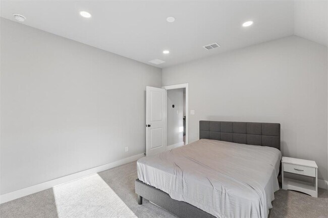 Building Photo - 1508 Cardinal Ln