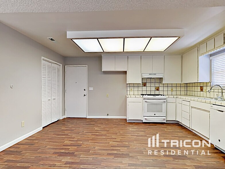 Building Photo - 2024 Bavil Dr