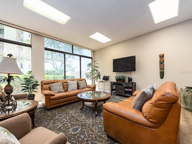 Building Photo - 660 Island Way