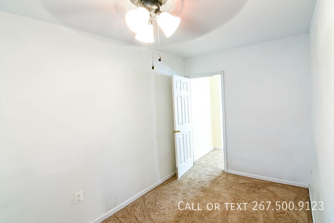 Building Photo - 821 Almond St