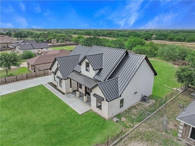 Building Photo - 3730 E Davis Rd