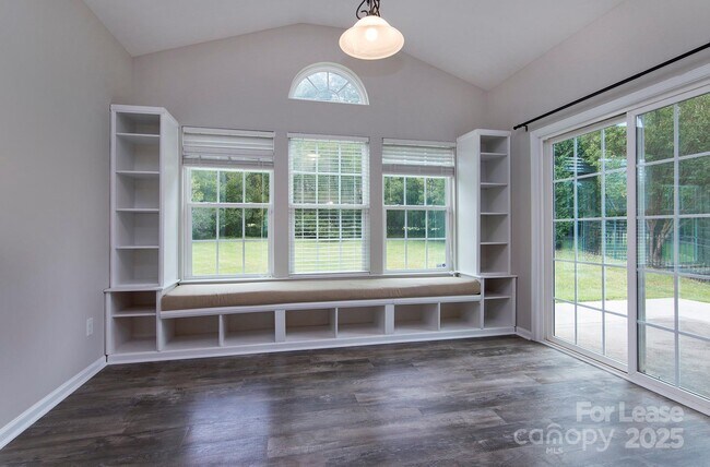 Building Photo - 3108 Arsdale Rd