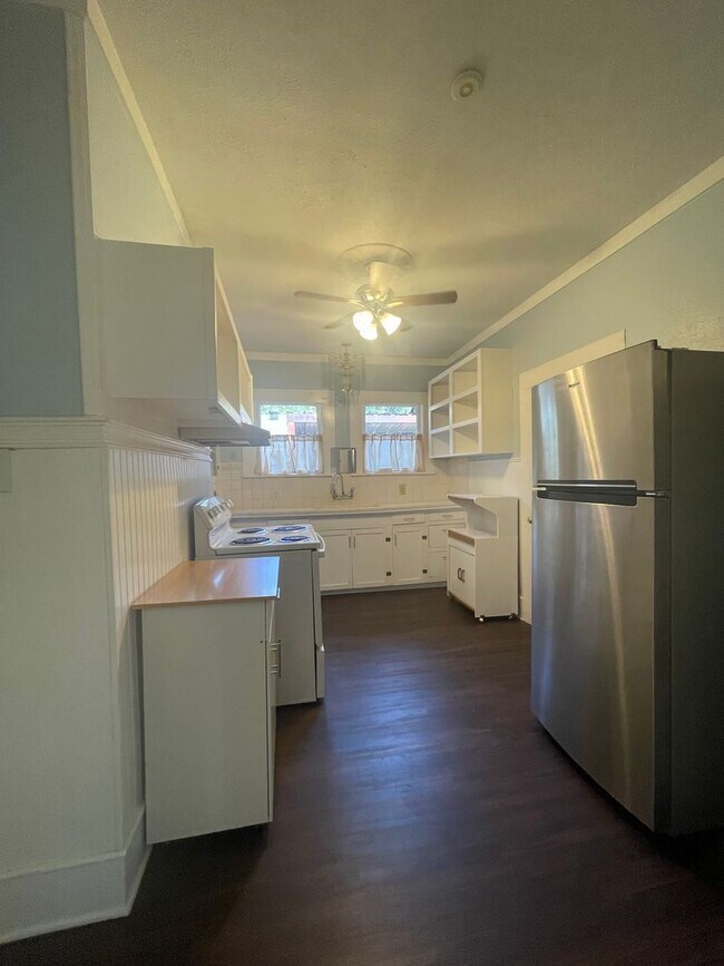 Building Photo - Charming 3-Bedroom Home with Office Near Downtown!