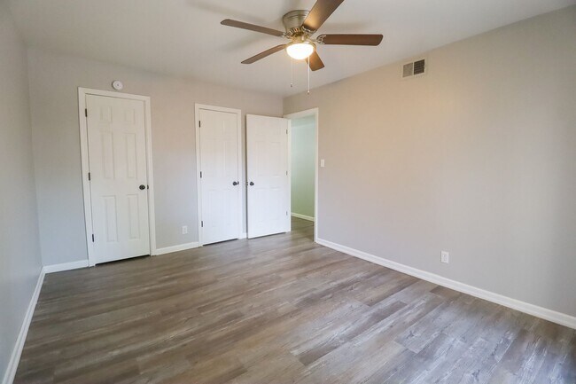 Building Photo - 2 Bed | 1 Bath Condo in Central Tulsa!