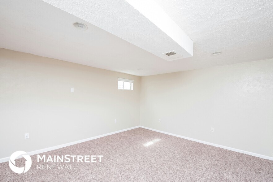 Building Photo - 8563 Dover Ct