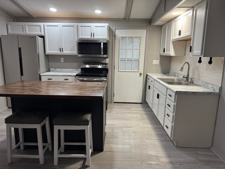 Building Photo - 508 E Emmons St