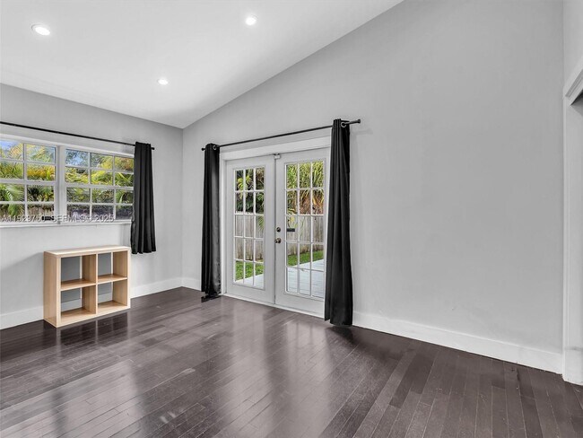 Building Photo - 20120 NE 25th Ct