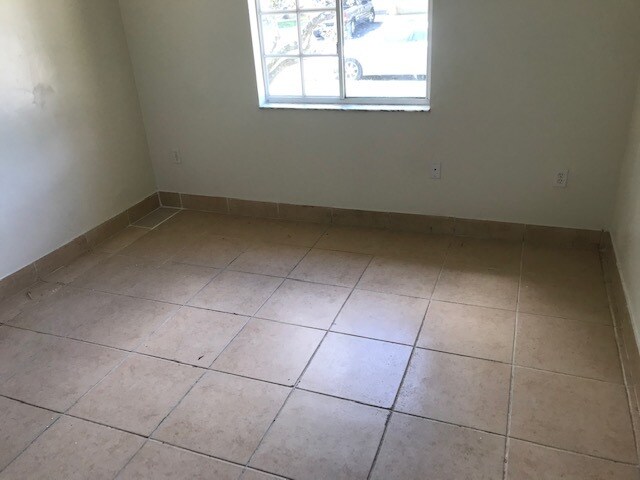 Building Photo - 917 SW 8th Pl