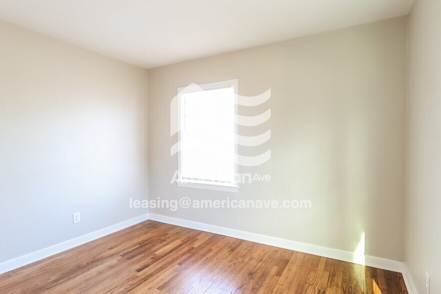 Building Photo - 5512 Ave P