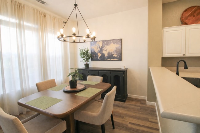 Building Photo - Beautiful 3 Bed, 2.5 Bath Townhome with A/C and 2-Car Garage