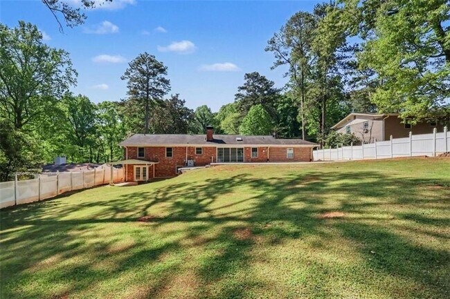 Building Photo - 3582 Cloudland Dr