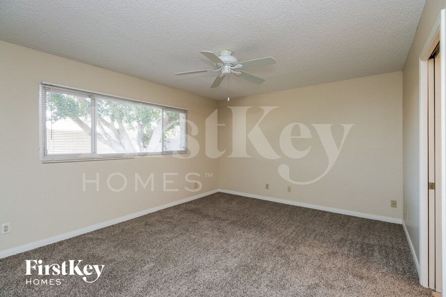 Building Photo - 813 E Todd Dr