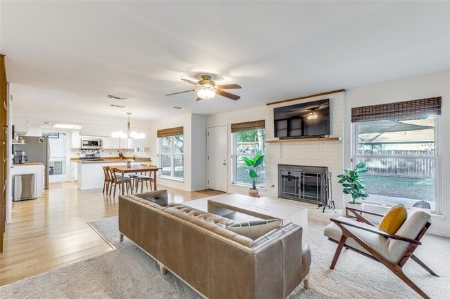 Building Photo - 4002 Biscay Dr