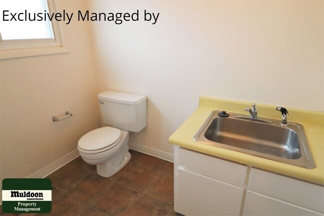 Building Photo - Very Nice Three Bedroom Home with Garage Included! in the Broadmoor Area!