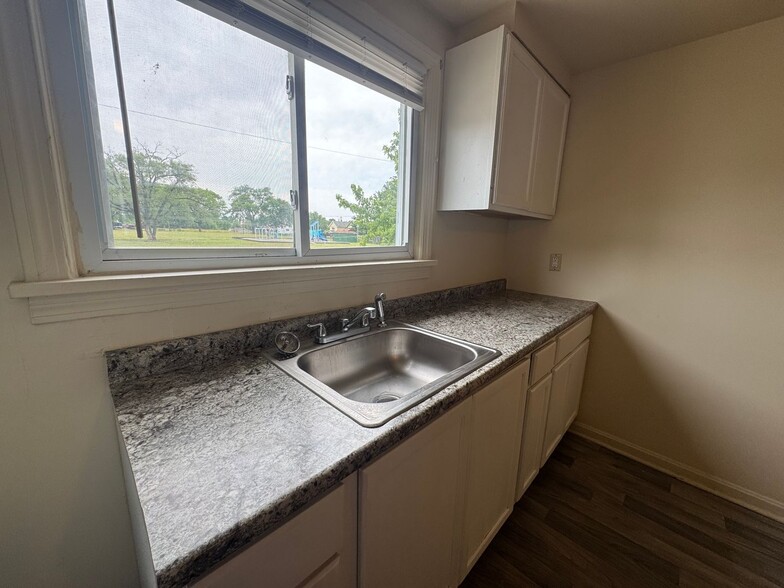 Building Photo - 1729 Stark Ave SW