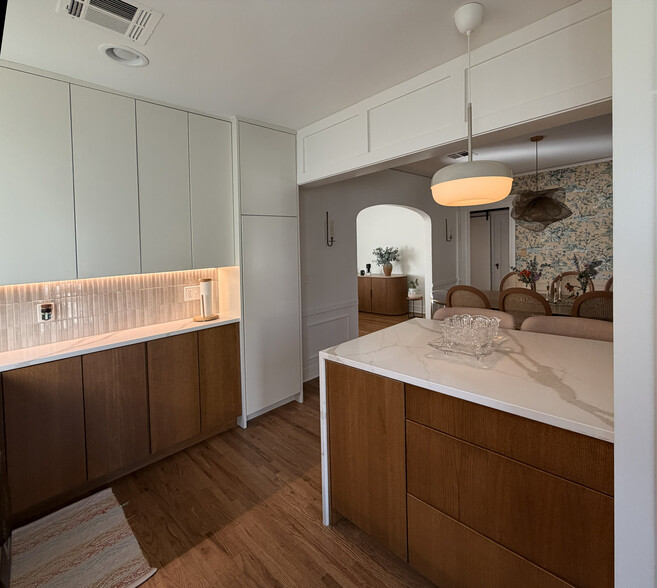 Building Photo - 2023 E 14th Pl