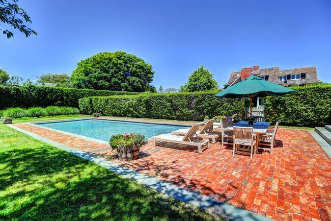 Building Photo - 16 Drew Ln