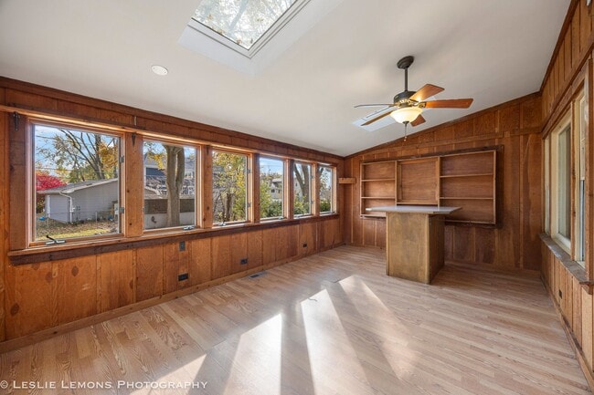 Building Photo - 320 Elmwood Dr