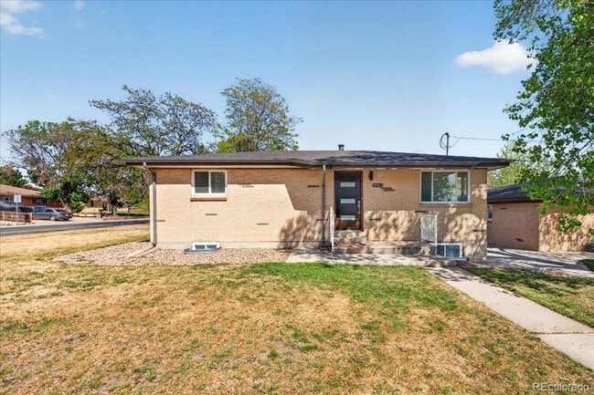 Building Photo - 9050 N Elm Ct
