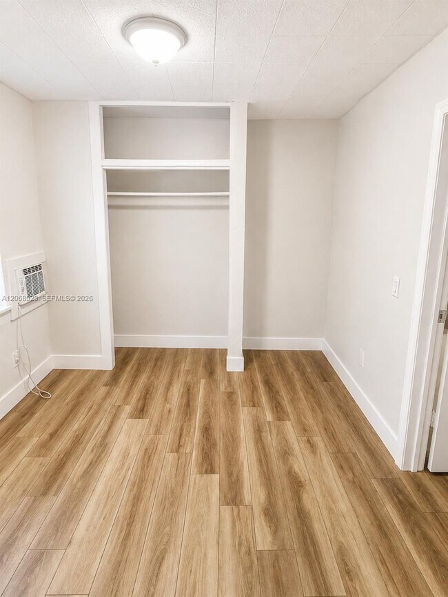 Building Photo - 36 NE 60th Terrace