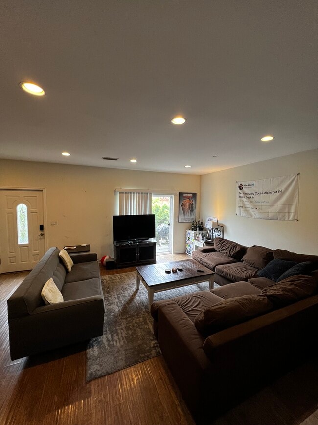 Building Photo - 1959 20th St