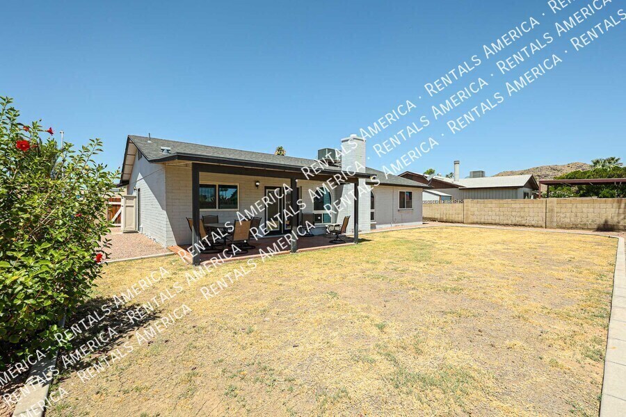 Building Photo - 10627 S 44th St