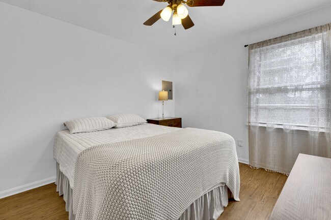 Building Photo - 305 Connell St