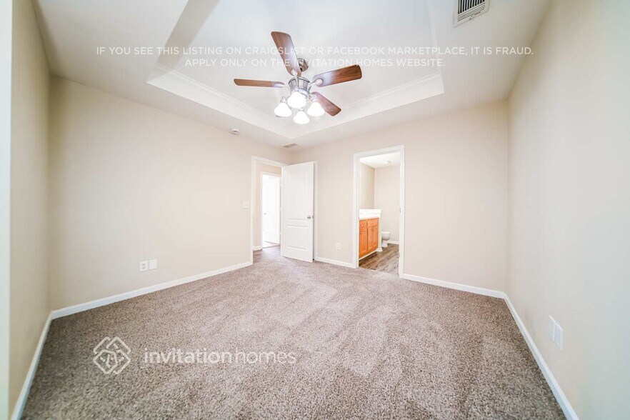 Building Photo - 204 Revolutionary Dr