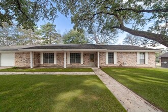 Building Photo - 1104 Hillcrest Dr