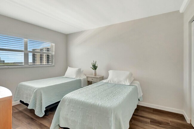 Building Photo - 3300 S Ocean Blvd