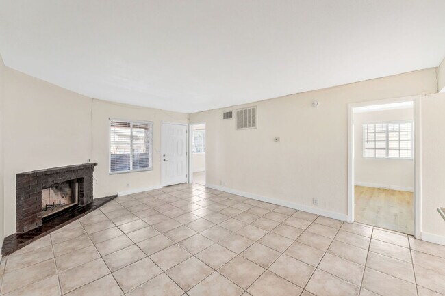 Building Photo - FULLY REMODELED UPSTAIRS CONDO | 3 BEDROOM | GRANITE COUNTERS | LAKE MEAD & JONES