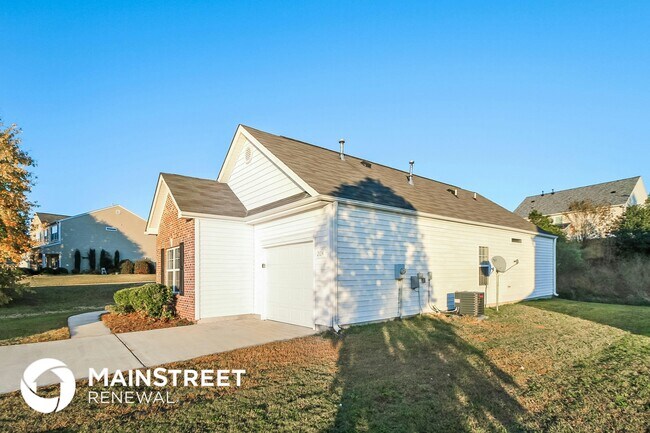 Building Photo - 2104 Lauren Woods Dr