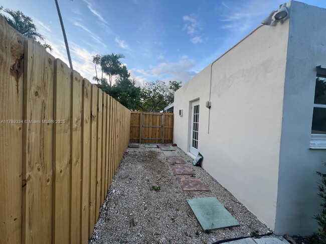 Building Photo - 668 NE 72nd Terrace