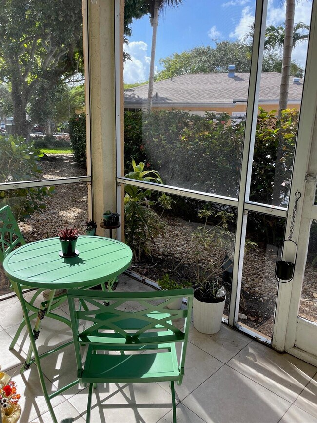 Building Photo - 441 SE 10th St