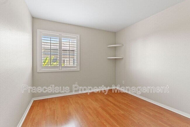 Building Photo - 421 Corte Calypso